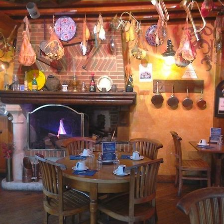 La Taverne Des Deux Augustins Etretat Exterior photo