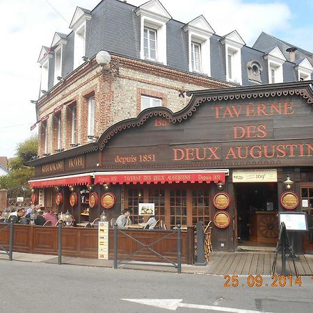 La Taverne Des Deux Augustins Etretat Exterior photo