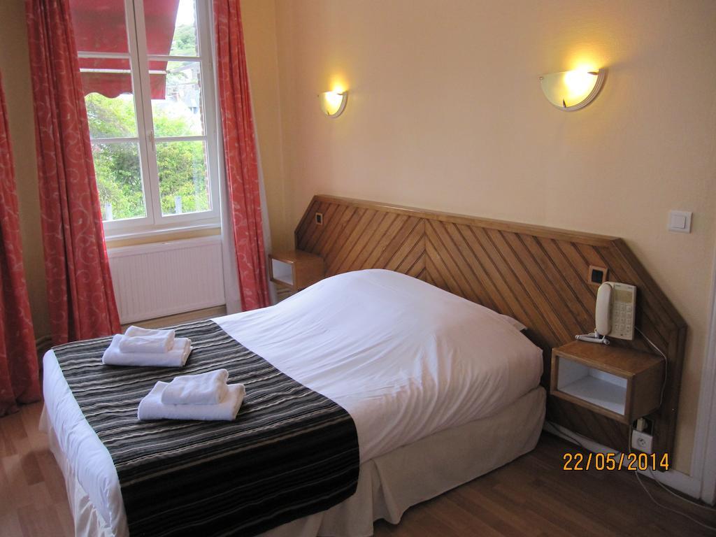 La Taverne Des Deux Augustins Etretat Room photo